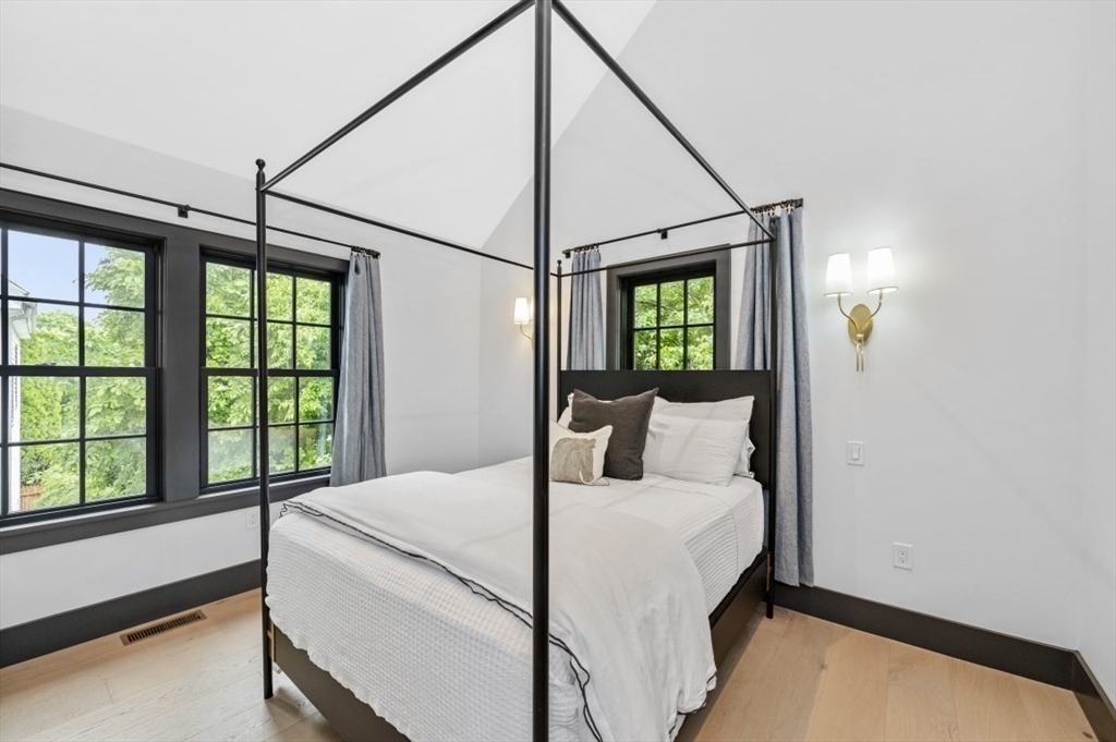 208 Windsor St, The Port