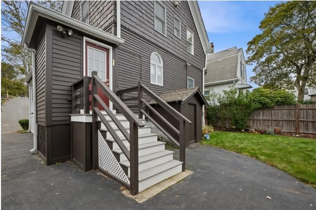 12 Endicott St, Saugus