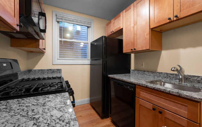 82 Sacramento St, Ward Two