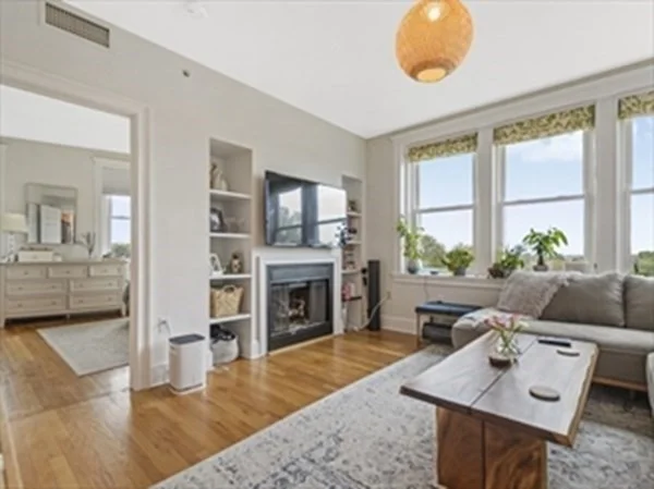 2025 Commonwealth Ave, Brighton