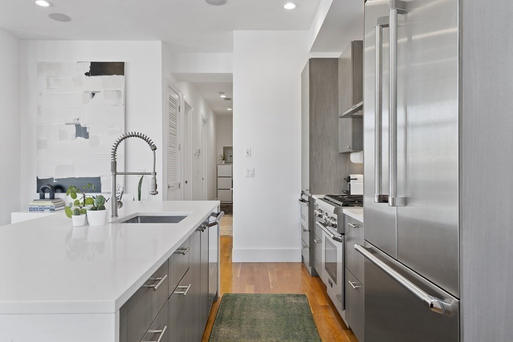 5 Mohawk St, South Boston