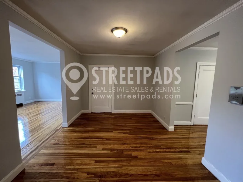 1153 Beacon St, Longwood