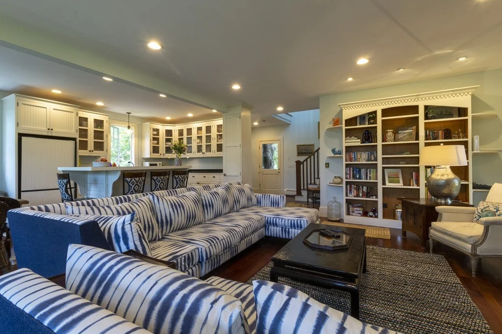 101 Associates Rd, Chapaquoit