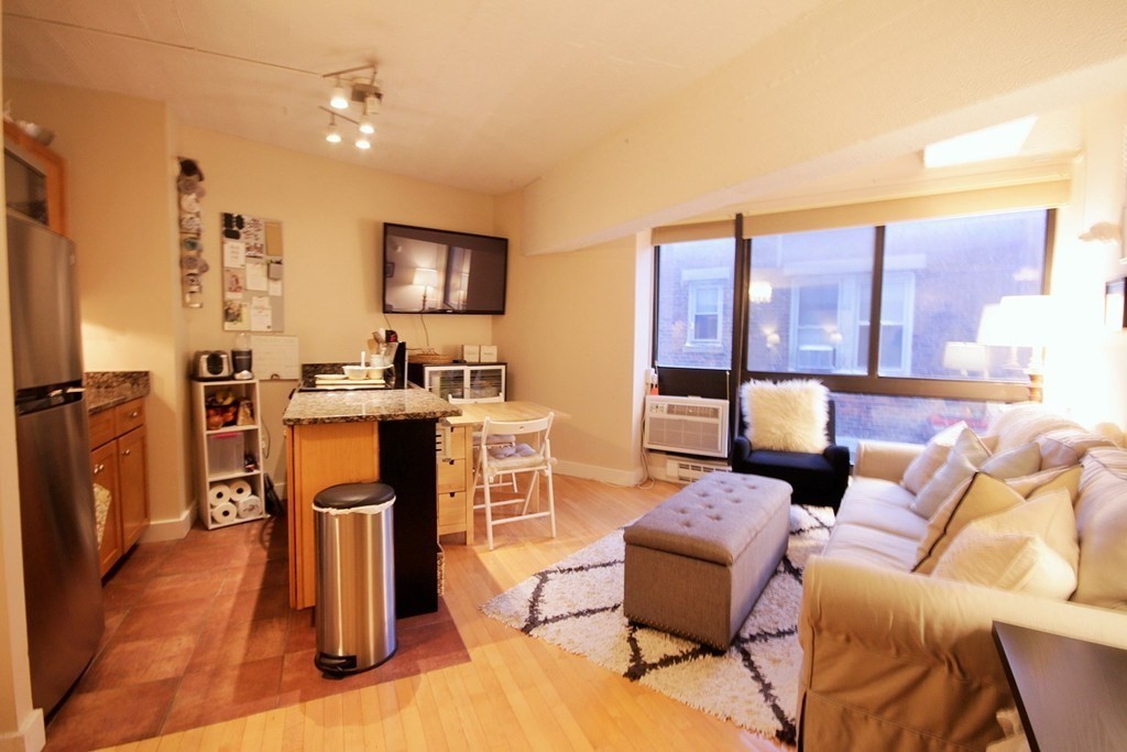 12 Stoneholm, Back Bay