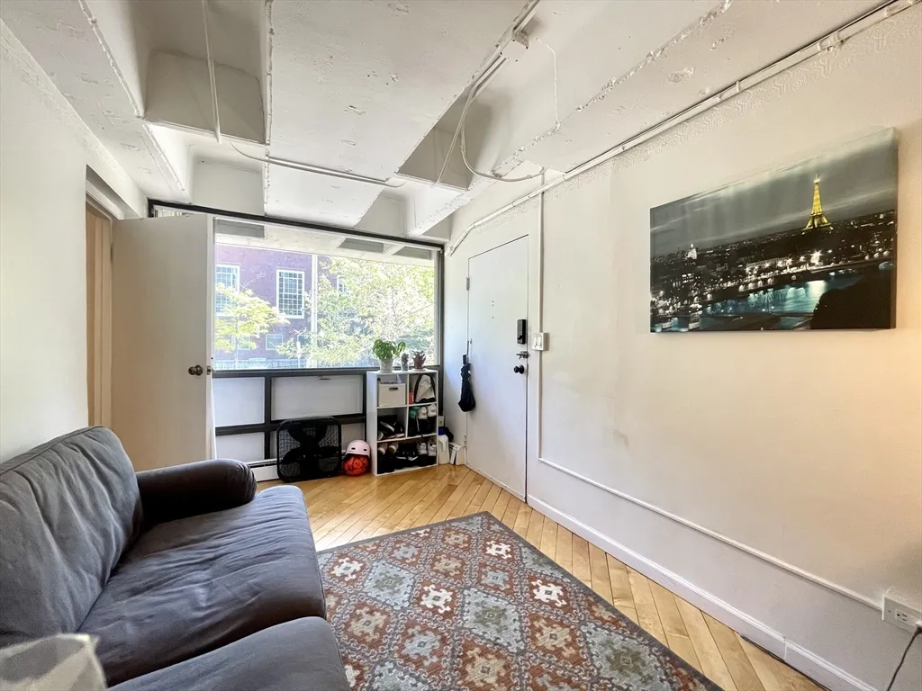 1643 Cambridge St, Mid-Cambridge