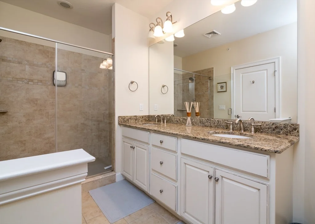 115 Halsted Dr, Hingham