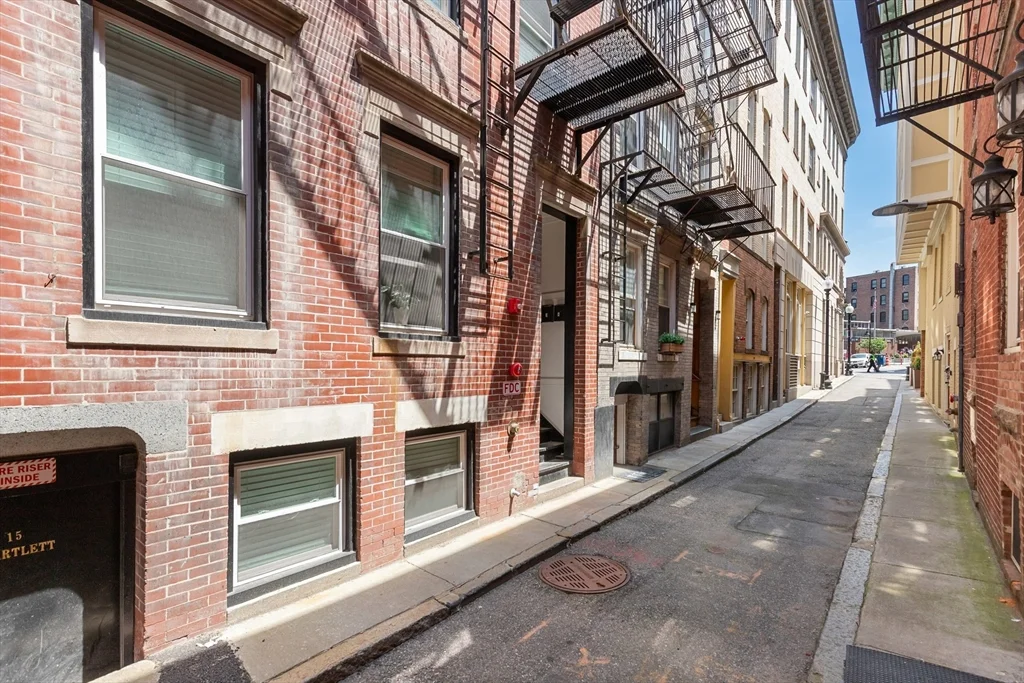 19 Bartlett Pl, North End