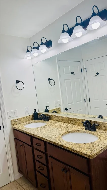 294 Hayden Rowe St, Hopkinton