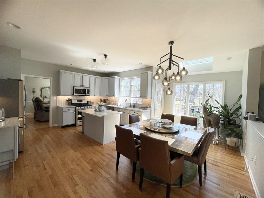 10 Sheryl Dr, Shrewsbury