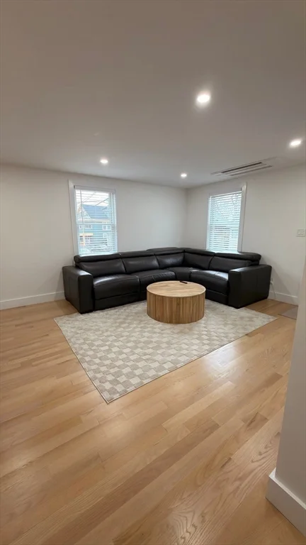 6 Pratt Ave, Beverly