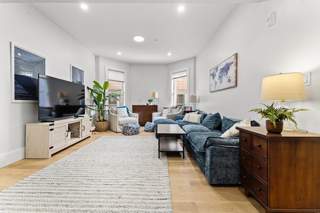 97 Hillside St, Mission Hill