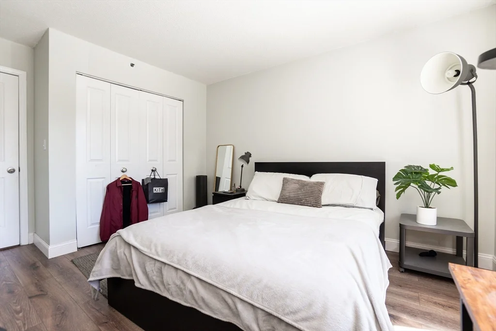 8-10 Museum Way, East Cambridge