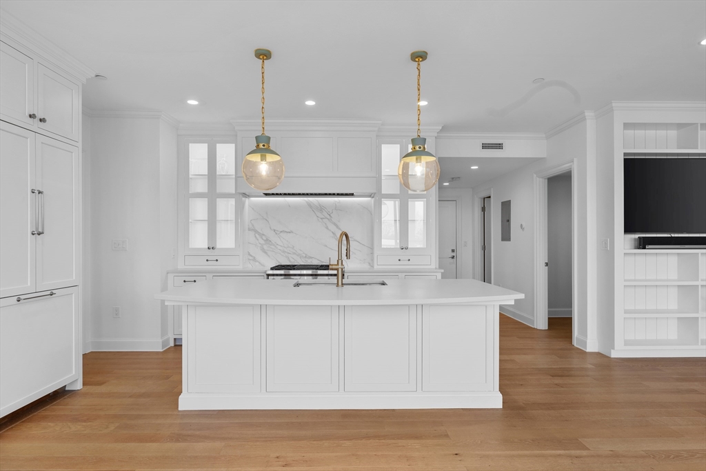 37 Farragut Rd, South Boston