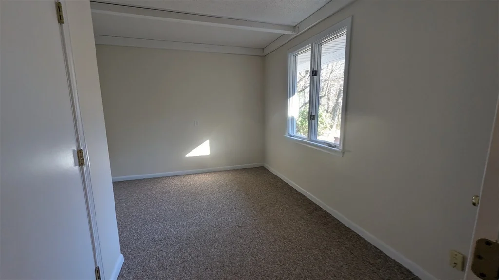 10 Sherwood Ave, Foxboro