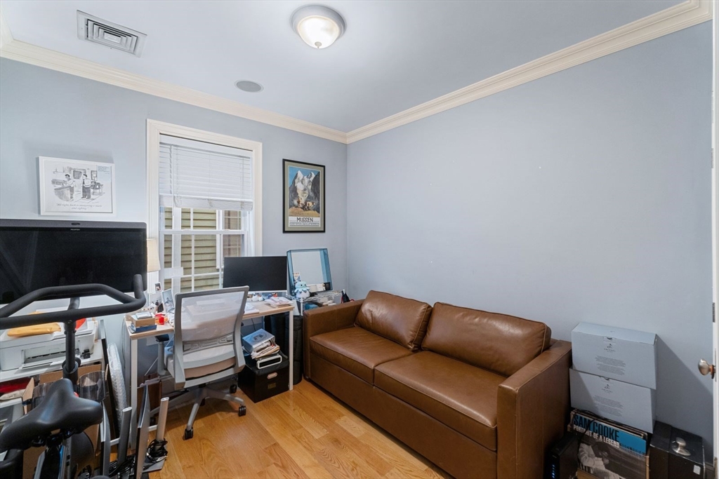 192 W 6th St, South Boston