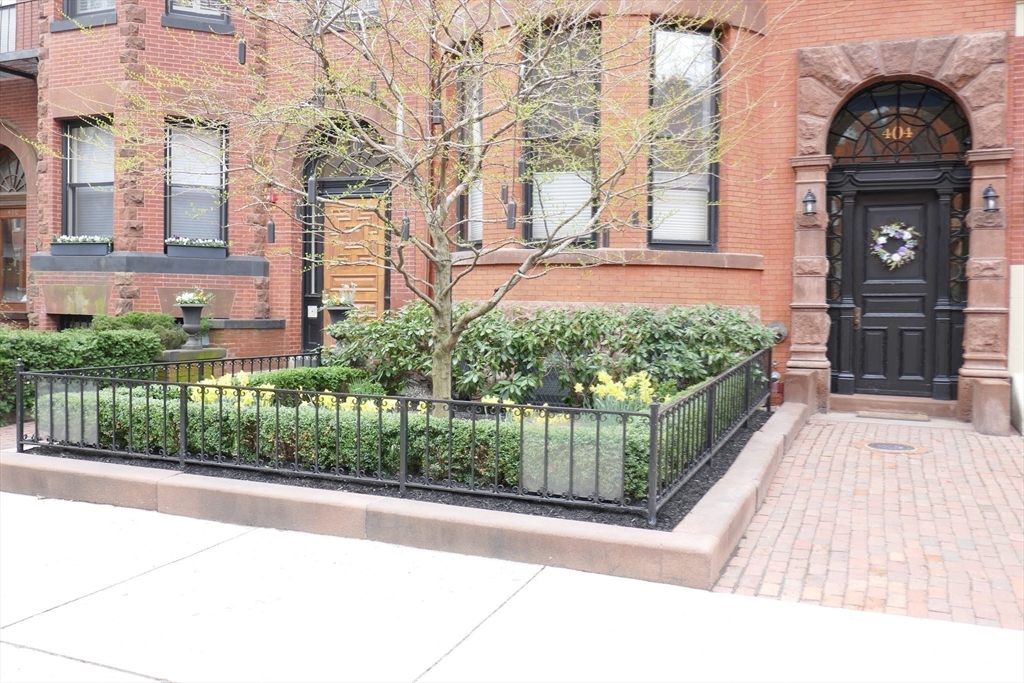 404 Marlborough St, Back Bay