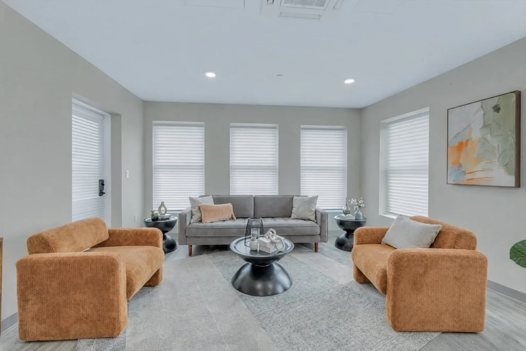 377 Cummins Highway, Roslindale