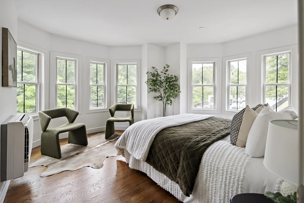 9 Cedar St, Roxbury