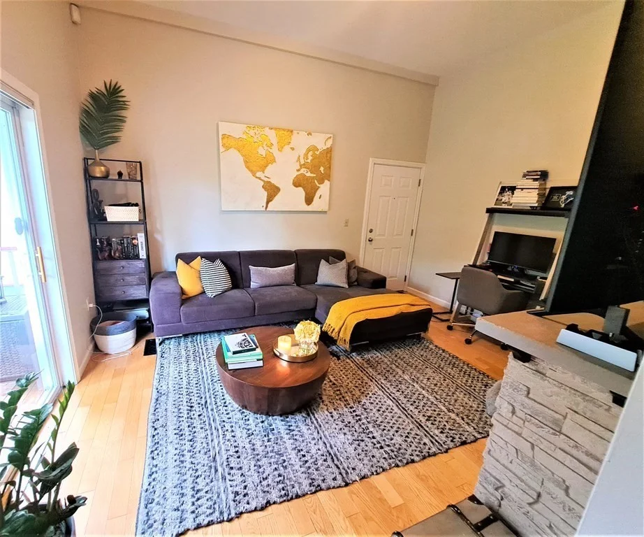49 Cedar St, Roxbury