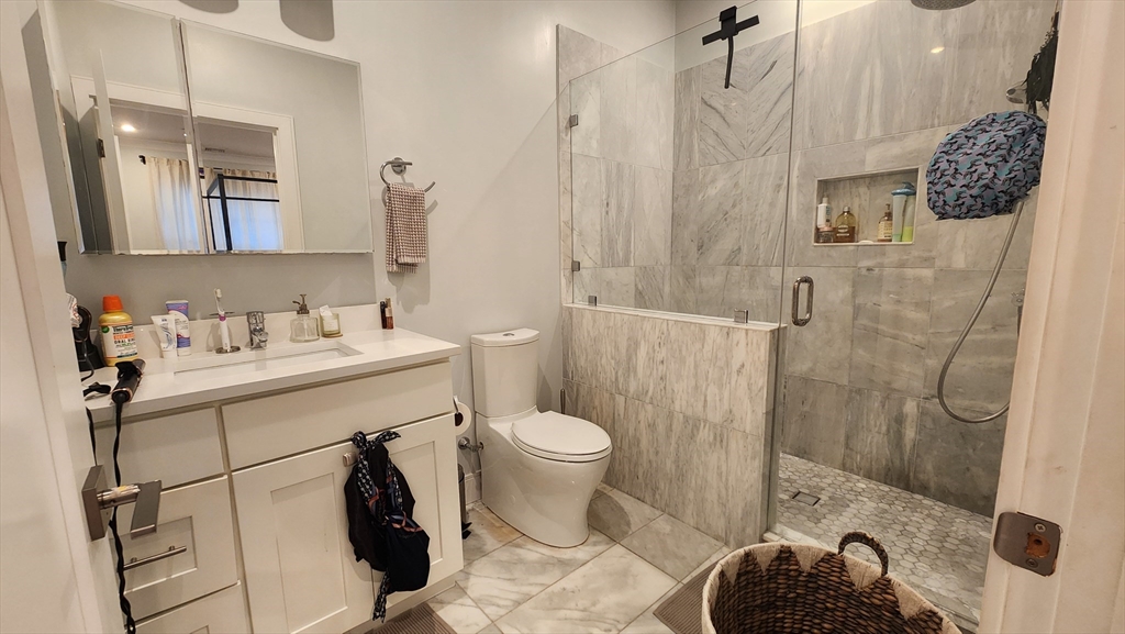 32 Cummins Highway, Roslindale