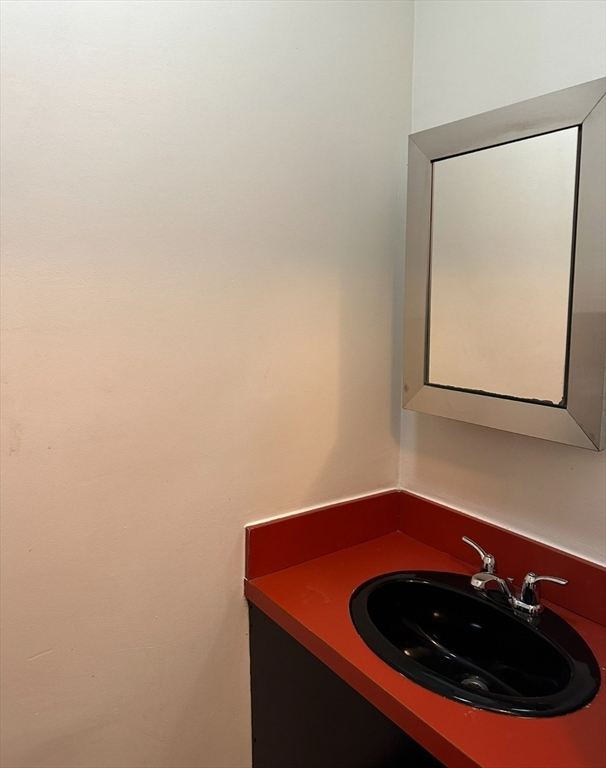 519 Massachusetts Ave, Roxbury