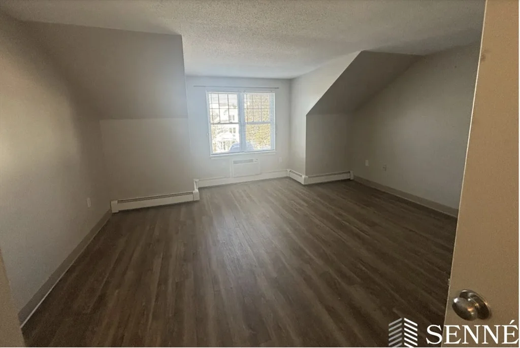 65 Frank's Ln, Hanover