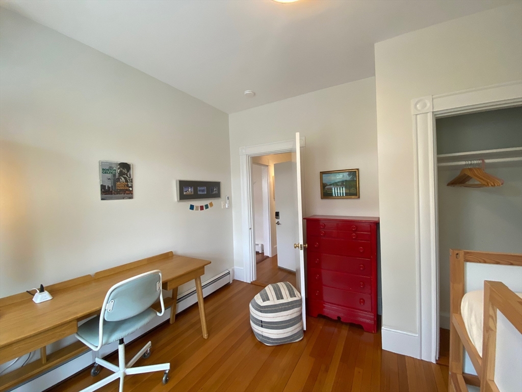 90 Robbins Rd, Arlington Heights