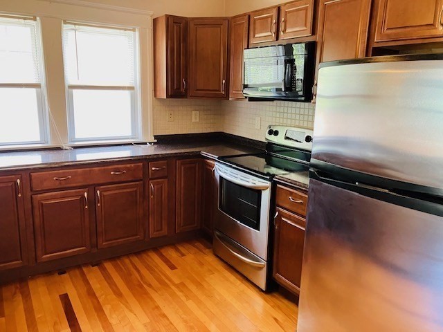 414 Lovell, West Side