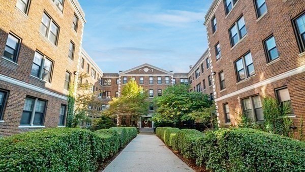 66 Queensberry, Fenway