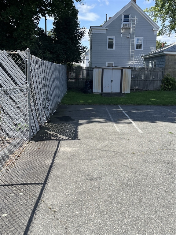 38 Everett St, Medford