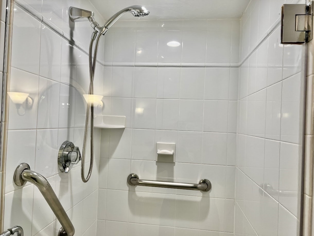 1006 Paradise Rd, Swampscott