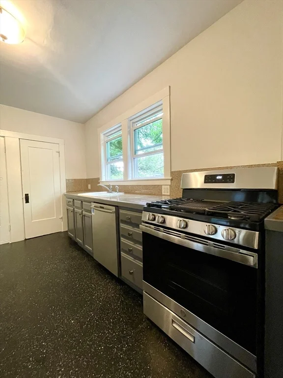 11 Mount Cushing Ter, Dorchester