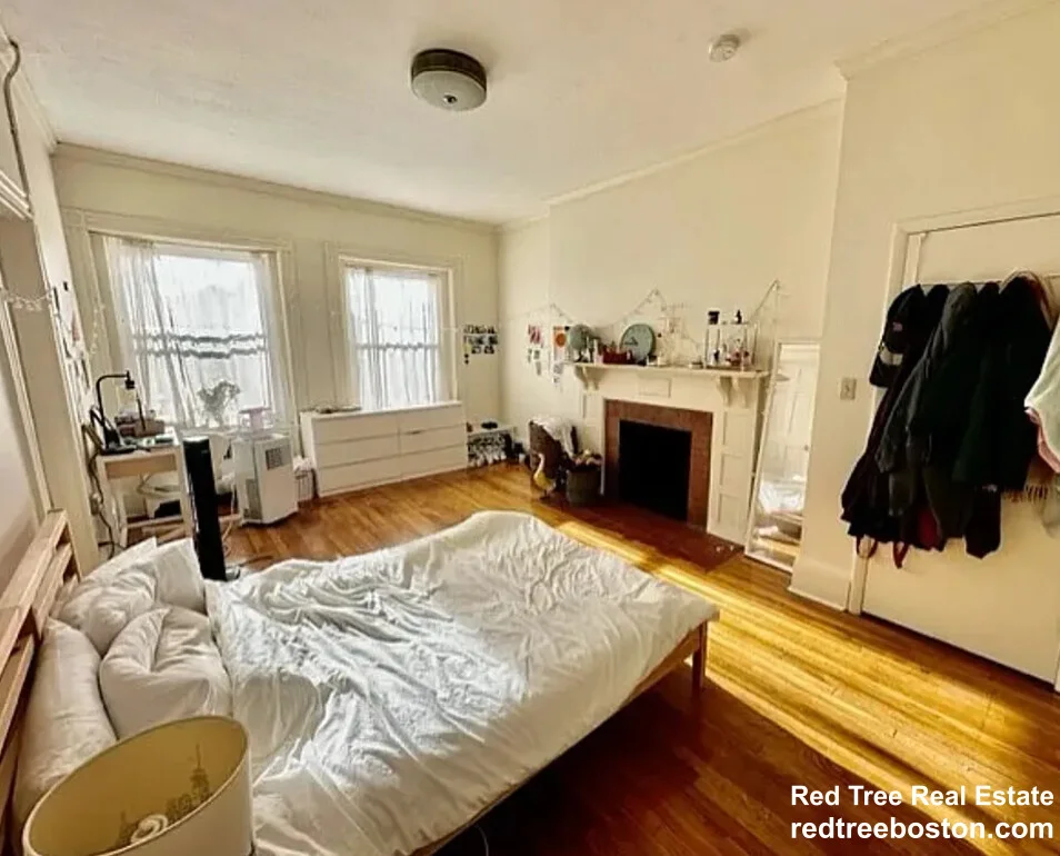 912 Beacon St, Fenway