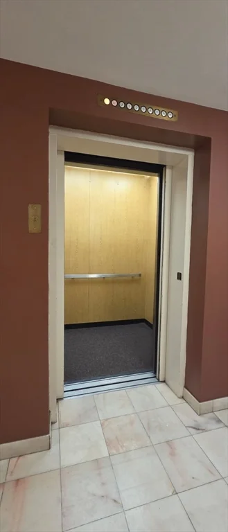 200 Ledgewood Dr, Stoneham