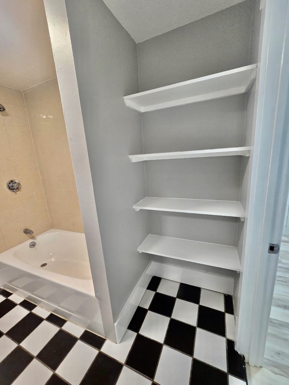 61 Gates St, South Boston