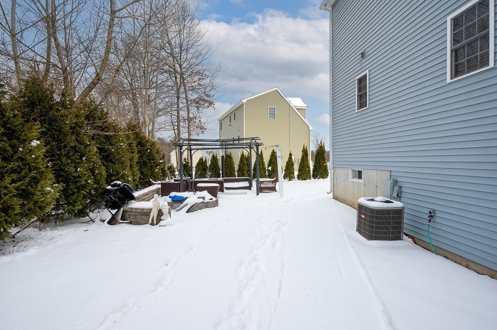 3 Moore Dr, Millbury
