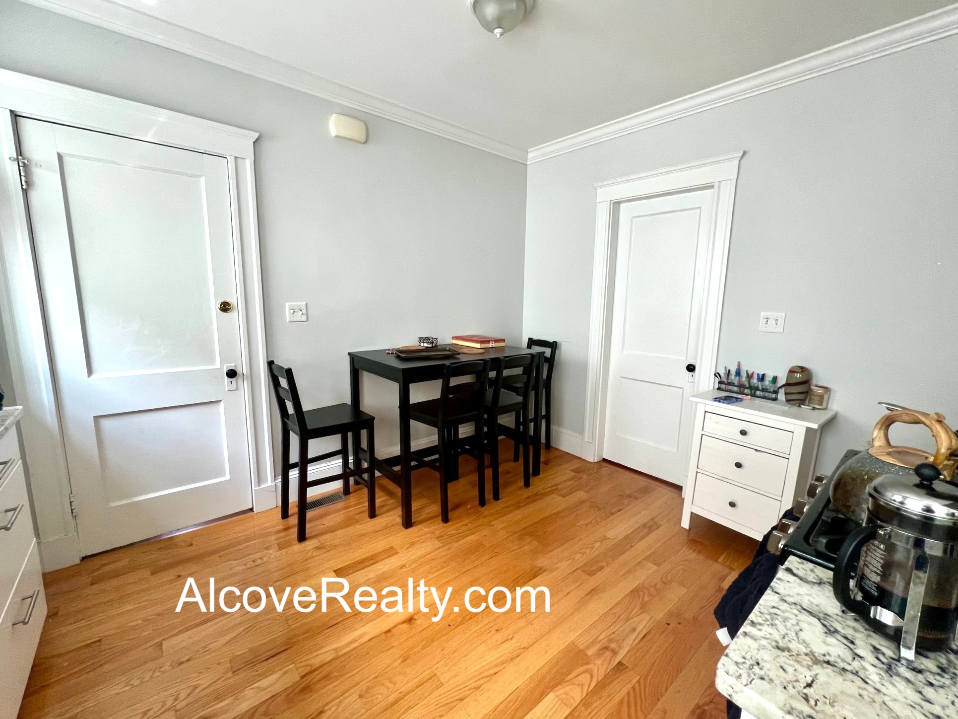 34 Leonard St, Tufts