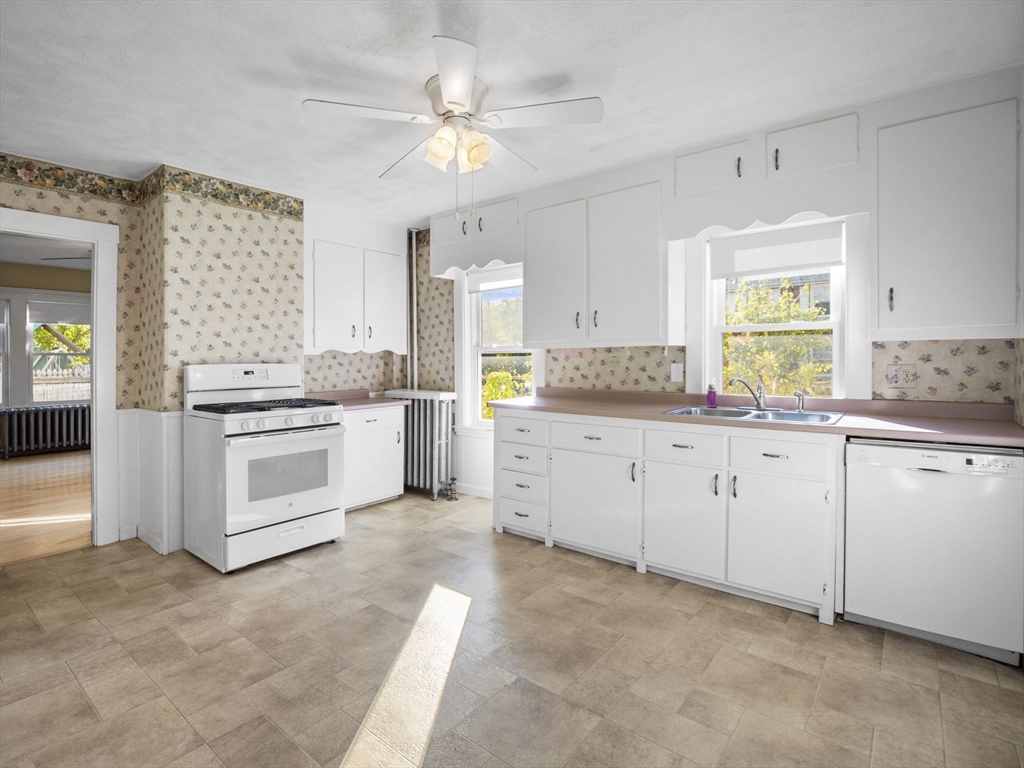 14 R Charles St, Danvers