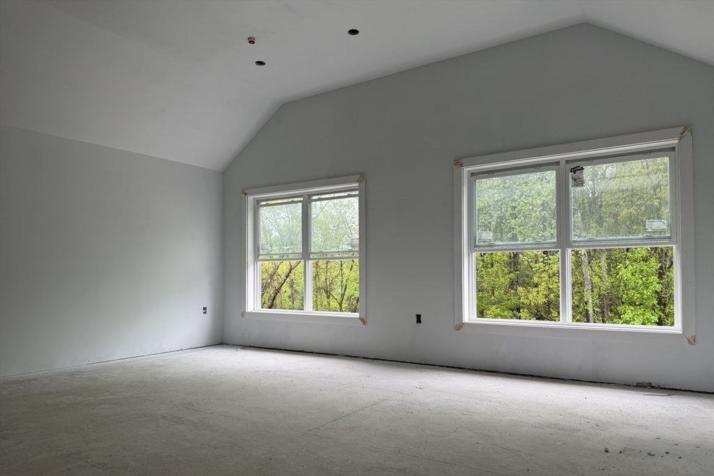 251 Sladen St, Dracut