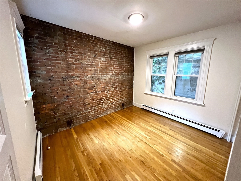 2 Arnold Circle, Mid-Cambridge