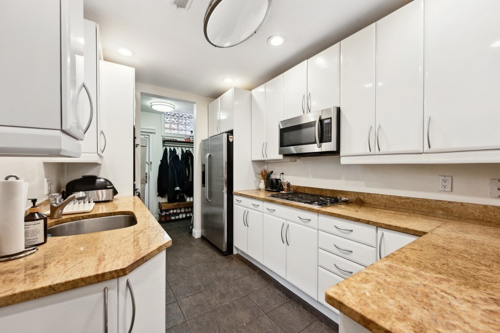 37 Queensberry, Fenway