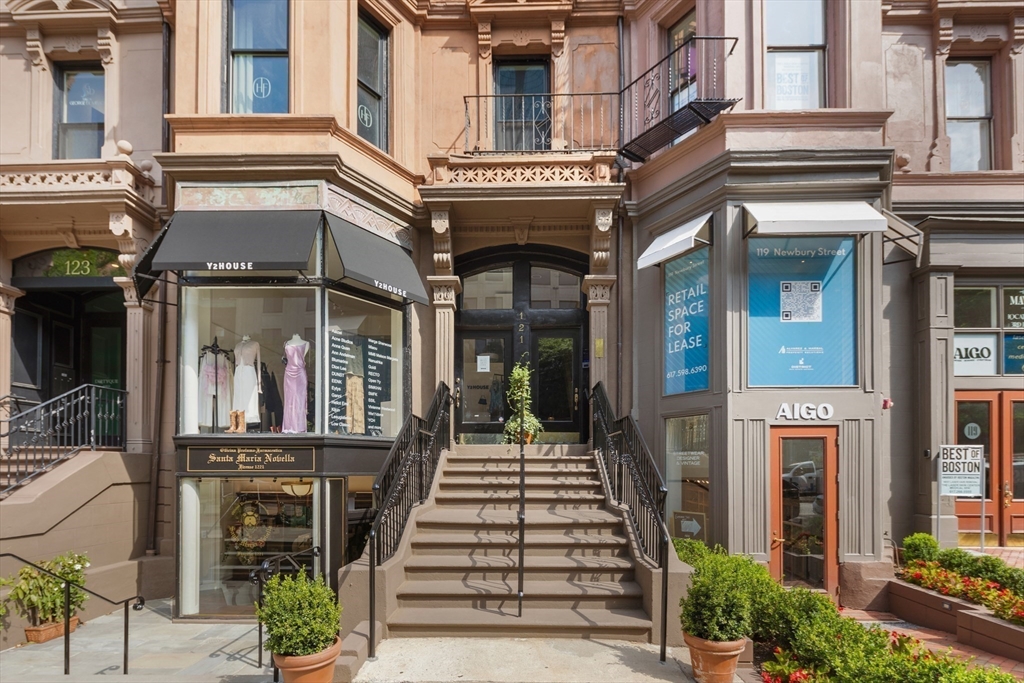 121 Newbury St, Back Bay