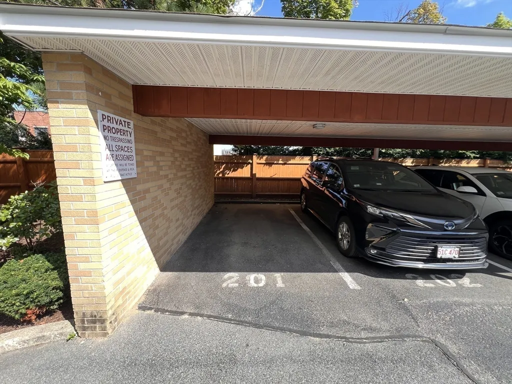 41 Centre St, North Brookline