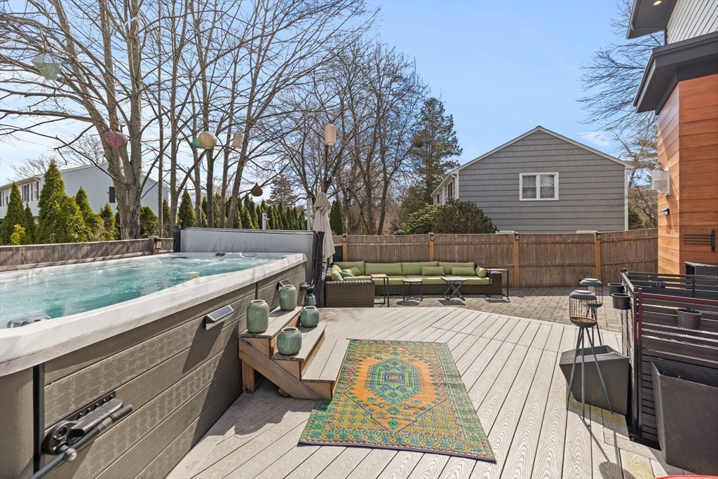 706 Saw Mill Brook Pkwy, Newton Center