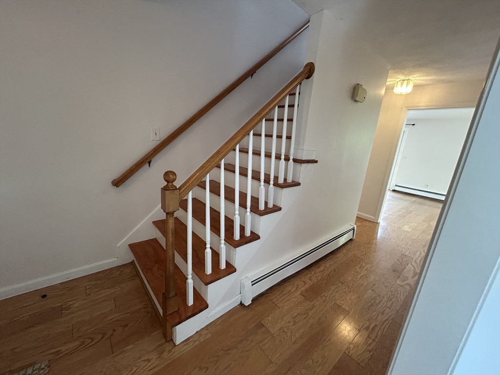 12 Homeward Ln, Natick