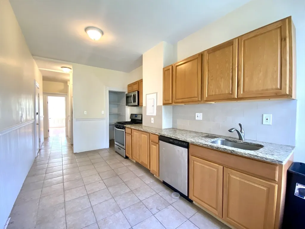 144 Coolidge St, North Brookline
