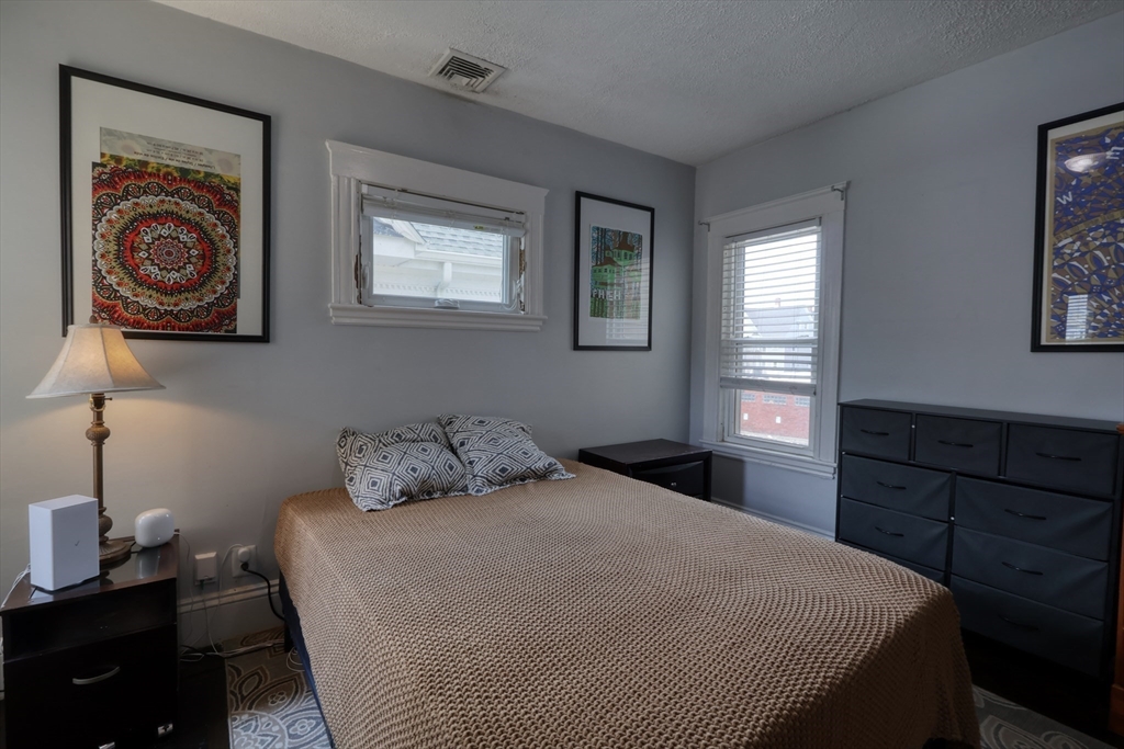 637 Broadway, Everett