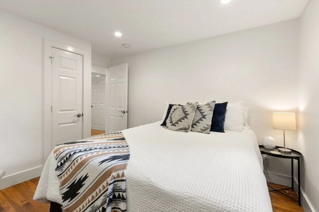 177 Faneuil St, Oak Square