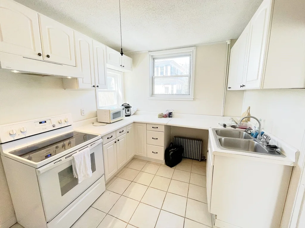 51 Jenness St, Lowell