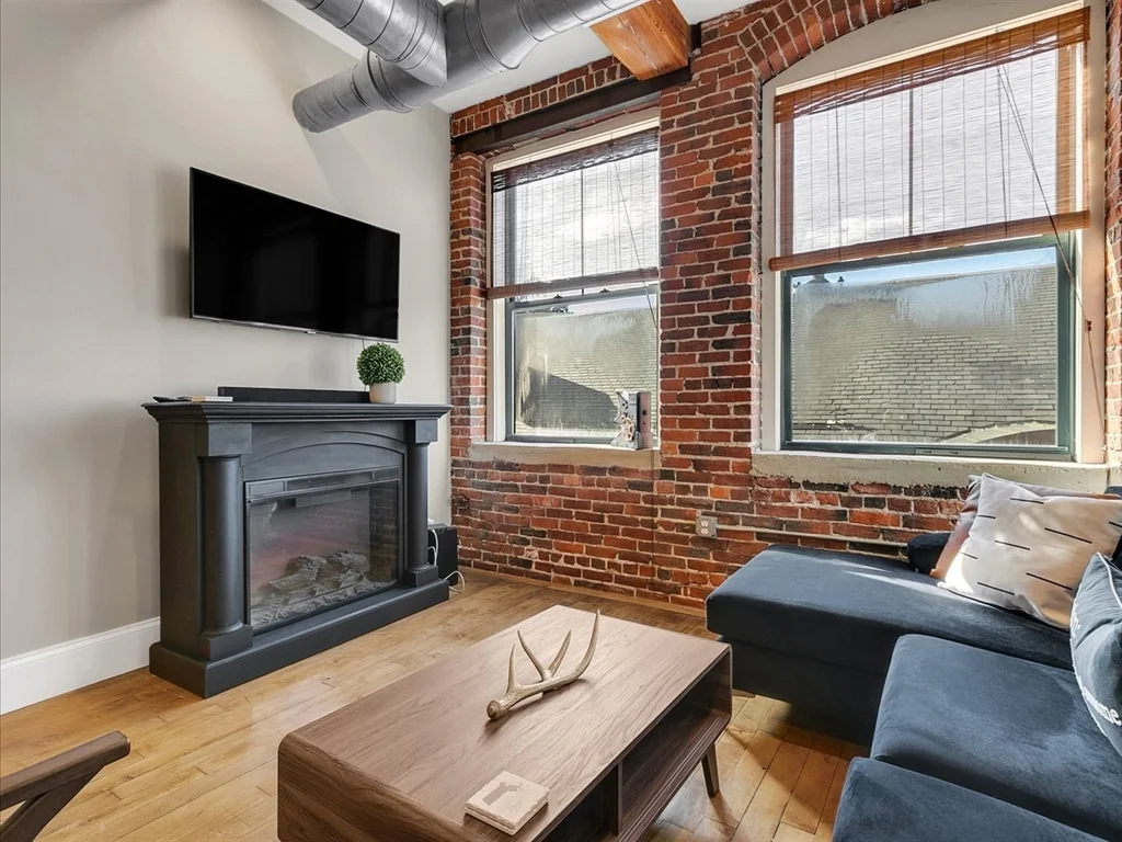 281 Essex St, Salem